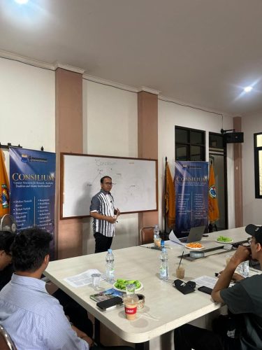 Oligarki Dalam Dua Wajah; Membaca Polemik Pilkada Langsung vs DPRD
